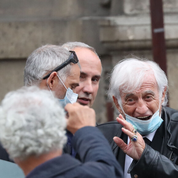Jean-Paul Belmondo et son fils Paul Belmondo - Sorties - Hommage à Guy Bedos en l'église de Saint-Germain-des-Prés à Paris le 4 juin 2020.