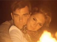 Robbie Williams a rencontré une séduisante amie en plein désert... Regardez le clip de "Bodies" !