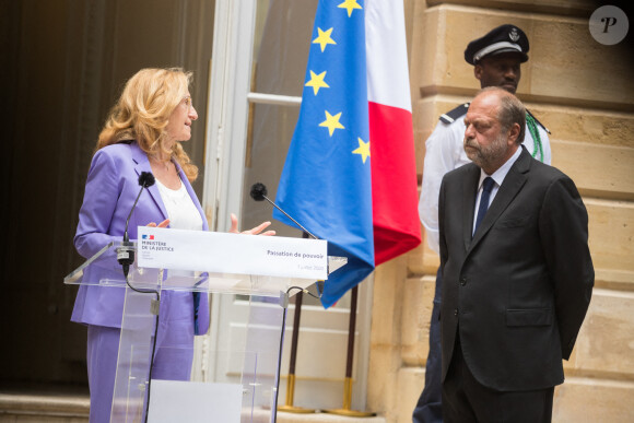 Passation de pouvoir au ministère de la justice entre Nicole Belloubet et Eric Dupond-Moretti, nouveau ministre de la Justice, garde des Sceaux à Paris le 7 juillet 2020.