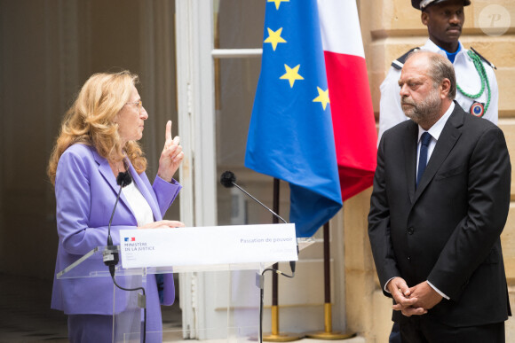 Passation de pouvoir au ministère de la justice entre Nicole Belloubet et Eric Dupond-Moretti, nouveau ministre de la Justice, garde des Sceaux à Paris le 7 juillet 2020.