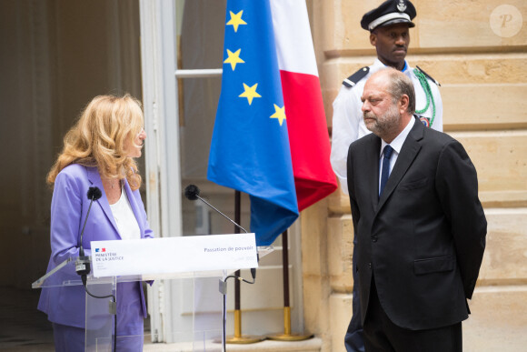 Passation de pouvoir au ministère de la justice entre Nicole Belloubet et Eric Dupond-Moretti, nouveau ministre de la Justice, garde des Sceaux à Paris le 7 juillet 2020.