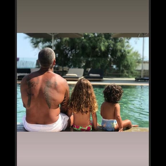 Amel Bent en vacances avec sa famille (Juillet 2019).