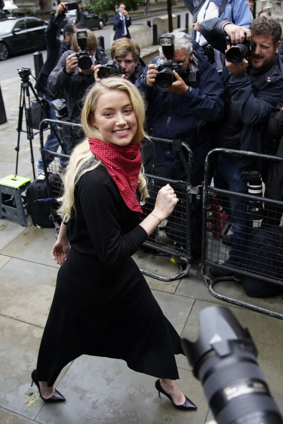 Amber Heard et Johnny Depp arrivent à la Cour Royale de justice à Londres dans le cadre d'un procès en diffamation contre le journal The Sun le 8 juillet 2020.