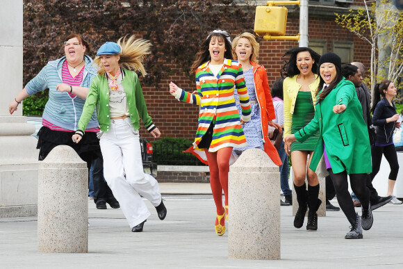 Ashley Fink, Heather Morris, Lea Michele, Dianna Agron, Naya Rivera et Jenna Ushkowitz sur le tournage de la série "Glee" en 2011 à New York.