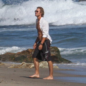 Exclusif - L'acteur Chad Michael Murray torse nu montrant ses muscles et ses abdos avec sa femme Sarah Roemer et leurs enfants à Malibu. Le 9 juillet 2020.