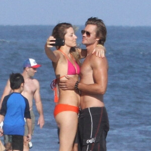 Exclusif - L'acteur Chad Michael Murray torse nu montrant ses muscles et ses abdos avec sa femme Sarah Roemer et leurs enfants à Malibu. Le 9 juillet 2020.