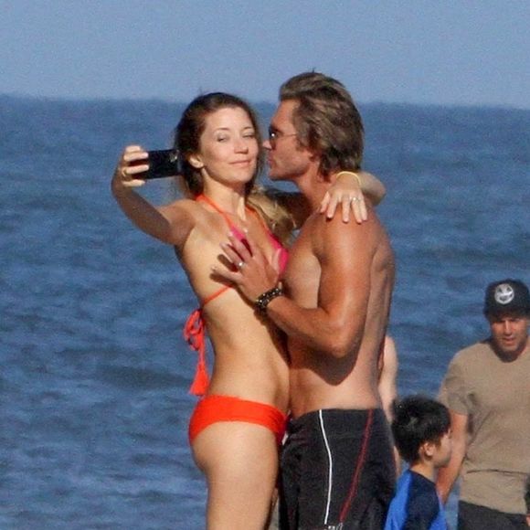 Exclusif - L'acteur Chad Michael Murray torse nu montrant ses muscles et ses abdos avec sa femme Sarah Roemer et leurs enfants à Malibu. Le 9 juillet 2020.