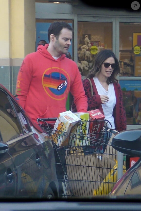 Exclusif - Rachel Bilson et son compagnon Bill Hader font des courses pour le réveillon du Nouvel an à Los Angeles, Californie, Etats-Unis, le 31 décembre 2019