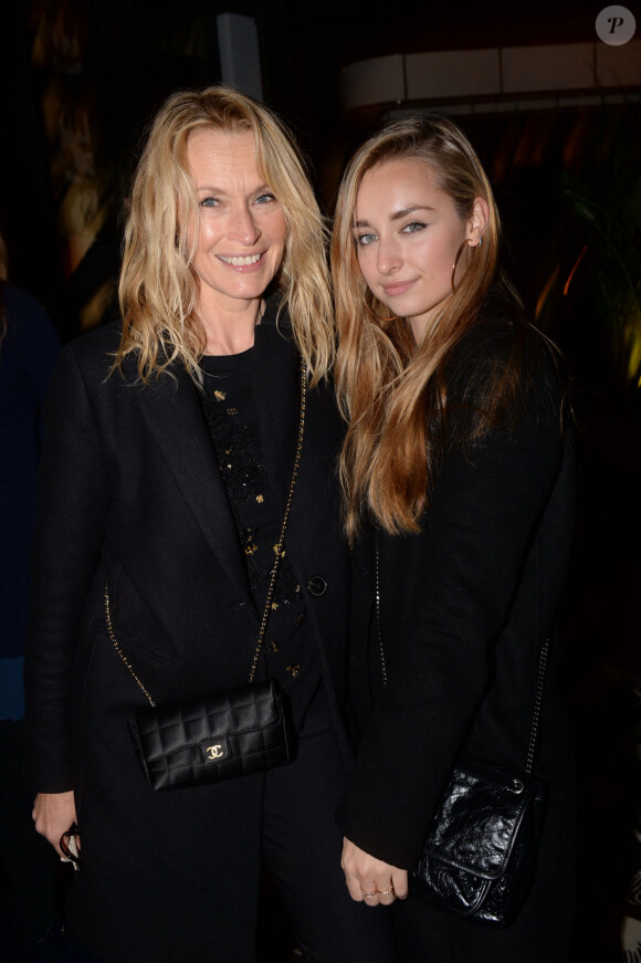 Exclusif - Estelle Lefébure et sa fille Emma Smet à l'after-party du film "Holy Lands" au restaurant le Beefbar (Rue Marbeuf dans le 8ème arrondissement) à Paris, France, le 4 décembre 2018. © Rachid Bellak/Bestimage