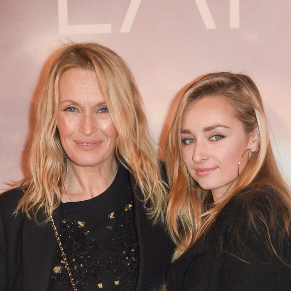 Estelle Lefébure avec sa fille Emma Smet à l'avant-première du film "Holy Lands" au cinéma UGC Normandie à Paris, France, le 4 décembre 2018. © Coadic Guirec/Bestimage