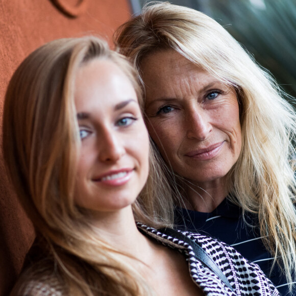 Estelle Lefebure et sa fille Emma Smet - People au village des Internationaux de Tennis de Roland Garros à Paris, le 6 juin 2018. © Cyril Moreau/Bestimage