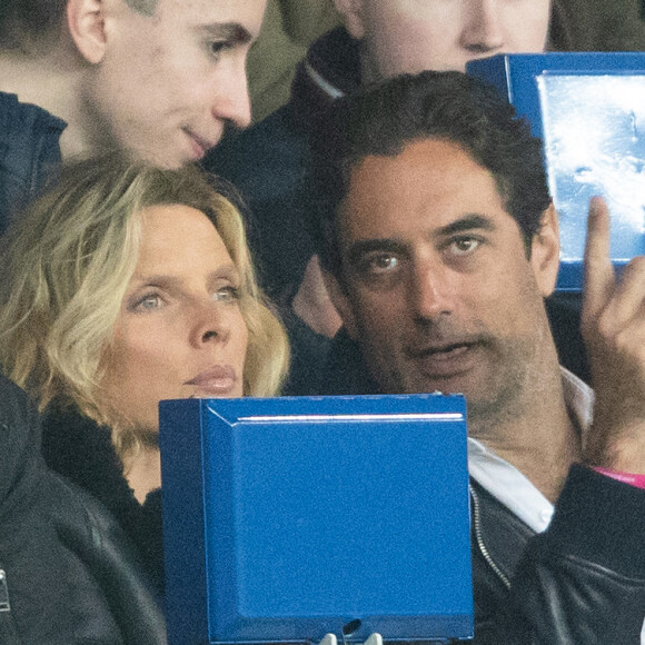 Sylvie Tellier (directrice générale de la Société Miss France et Miss France 2002) et son mari Laurent dans les tribunes lors du match de championnat de Ligue 1 Conforama opposant le Paris Saint-Germain (PSG) aux Girondins de Bordeaux au Parc des Princes à Paris, France, le 23 février 2020. Le PSG a gagné 4-3. © Cyril Moreau/Bestimage