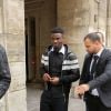 Le défenseur du Paris Saint-Germain (PSG) Serge Aurier sort du palais de justice de Paris, France, le 26 septembre 2016. © CVS/Bestimage