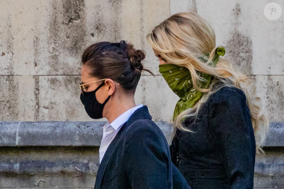 Amber Heard et sa compagne Bianca Butti arrivent, main dans la main, à la Cour royale de justice à Londres, pour le procès en diffamation contre le magazine "The Sun Newspaper". Le 10 juillet 2020. © Vedat Xhymshiti / Zuma Press / Bestimage