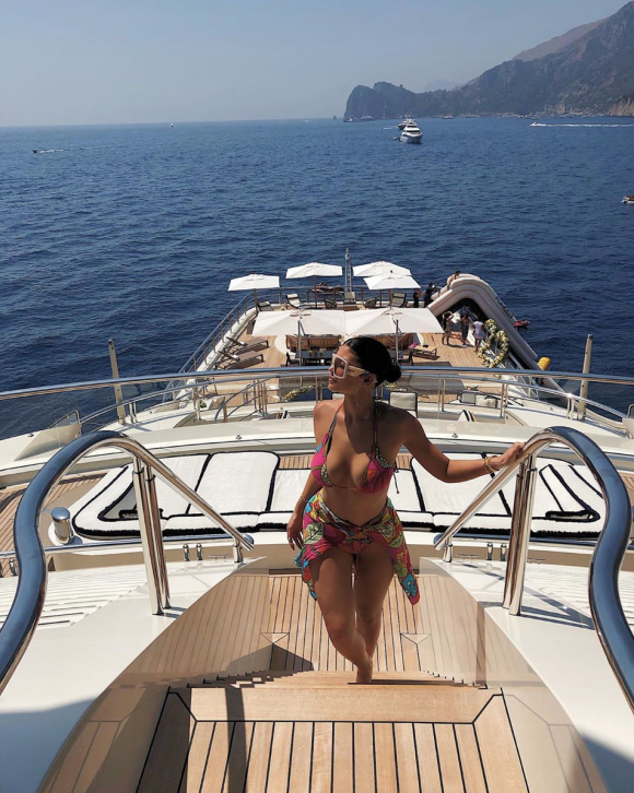 Kylie Jenner fête ses 22 ans sur un yacht, en Méditerrannée. Août 2019.