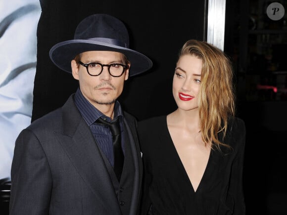 Info - Johnny Depp soutenu par Vanessa Paradis dans son procès en diffamation contre The Sun qui l'avait dépeint en mari violent, selon des documents de justice - Johnny Depp et sa fiancée Amber Heard - Première du film "3 Days to Kill" à Hollywood, le 12 février 2014.12/02/2014 - Hollywood
