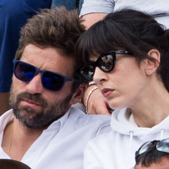 Arnaud Clément et sa compagne Nolwenn Leroy - People dans les tribunes lors de la finale messieurs des internationaux de France de tennis de Roland Garros 2019 à Paris le 9 juin 2019. © Jacovides-Moreau/Bestimage