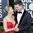 Scarlett Johansson et son fiancé Colin Jost - Photocall de la 77ème cérémonie annuelle des Golden Globe Awards au Beverly Hilton Hotel à Los Angeles, le 5 janvier 2020.