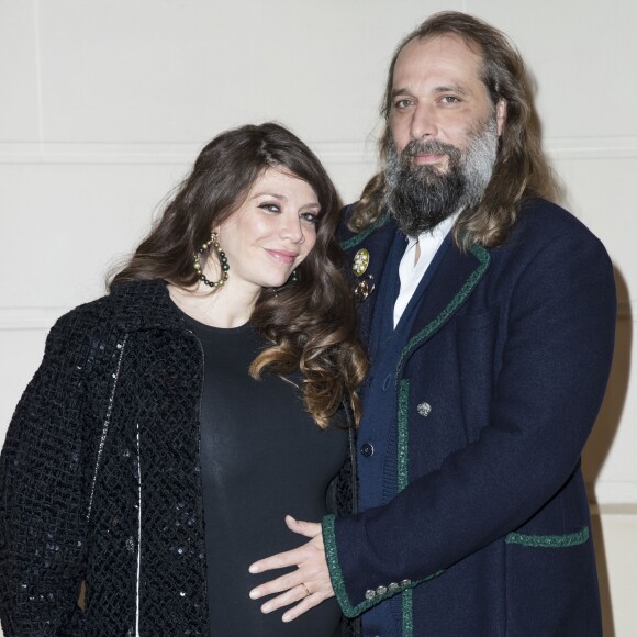 Sébastien Tellier et sa femme Amandine de la Richardière (enceinte) - Photocall lors du deuxième défilé Chanel "Métiers d'Art" au Ritz à Paris, France, le 6 décembre 2016. © Olivier Borde/Bestimage