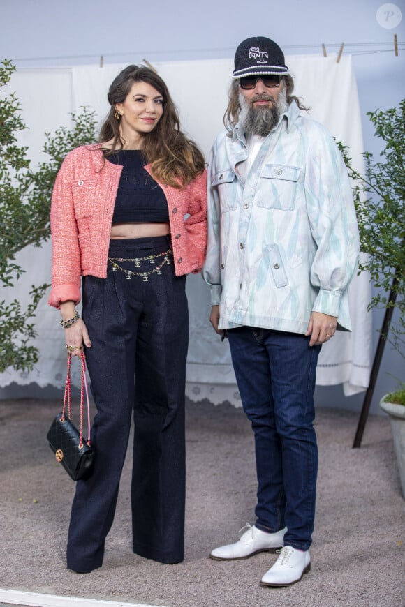Amandine de la Richardière et son mari Sébastien Tellier - Photocall du défilé de mode Haute-Couture printemps-été 2020 "Chanel" à Paris. Le 21 janvier 2020. © Olivier Borde / Bestimage