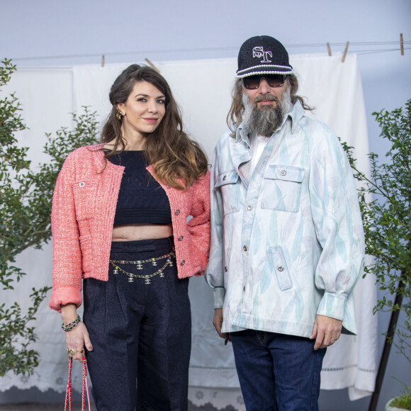 Amandine de la Richardière et son mari Sébastien Tellier - Photocall du défilé de mode Haute-Couture printemps-été 2020 "Chanel" à Paris. Le 21 janvier 2020. © Olivier Borde / Bestimage