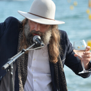 Sébastien Tellier - Live de Sébastien Tellier sur la plage de la Villa Schweppes lors du 70e Festival International du Film de Cannes Le 22 mai 2017. © Veeren/Bestimage