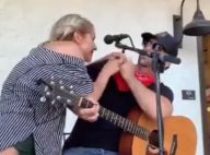 Clayton Gardner agressé : une jeune femme lui tousse au visage en plein concert