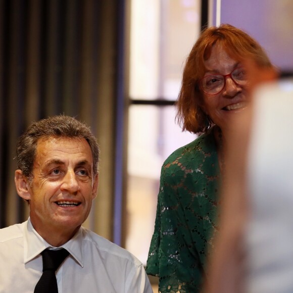 Nicolas Sarkozy dédicace son livre "Passions" puis se promène, à la rencontre des habitants de Bordeaux, le 4 juillet 2019. © Patrick Bernard/Bestimage