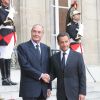 Nicolas Sarkozy et Jacques Chirac lors de la passation de pouvoir au palais de l'Elysée à Paris. Le 16 mai 2007.
