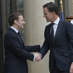 Le président Emmanuel Macron reçoit le premier ministre des Pays-Bas Mark Rutte au palais de l'Elysée à Paris pour un déjeuner de travail le 14 février 2020. © Giancarlo Gorassini / Bestimage