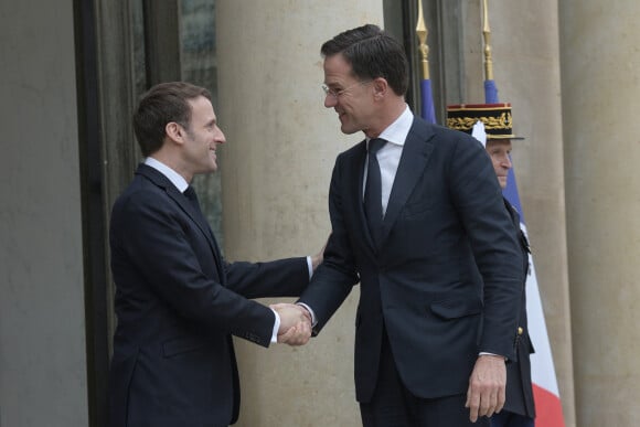 Le président Emmanuel Macron reçoit le premier ministre des Pays-Bas Mark Rutte au palais de l'Elysée à Paris pour un déjeuner de travail le 14 février 2020. © Giancarlo Gorassini / Bestimage