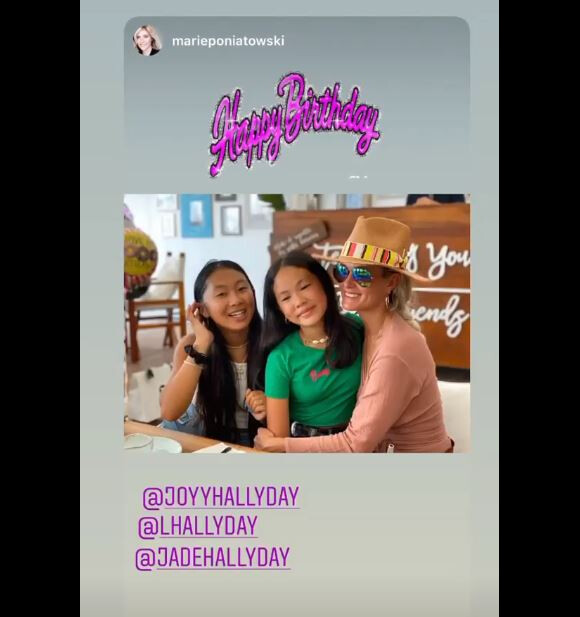 Laeticia Hallyday avec ses deux filles Jade et Joy. Joy Hallyday a fêté ses 12 ans le 27 juillet 2020, au restaurant "Nikki Beach" de Saint-Barthélemy.