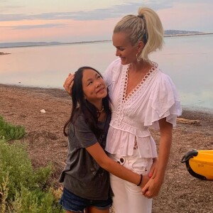 Laeticia Hallyday a passé quelques jours dans l'Hérault, la région de son enfance, en famille. Juillet 2020.