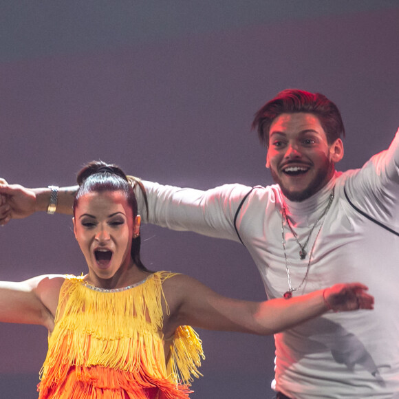 Denitsa Ikonomova et Rayane Bensetti sur scène lors de la tournée de la troupe "EntreNous By D'Pendanse" au Dôme de Paris - Palais des Sports, à Paris, France, le samedi 7 Mars 2020. © Cyril Moreau/Bestimage