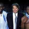 Basile Boli, Bernard Tapie et Abedi Pelé lors de la finale de la Champions League contre l'A.C. Milan. Munich, le 26 mai 1993.