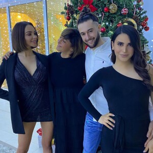 Nabilla Vergara entourée de son frère Tarek Benattia, leur maman Marie-Luce et sa belle-soeur Camélia pour Noël à Dubaï, le 25 décembre 2019.