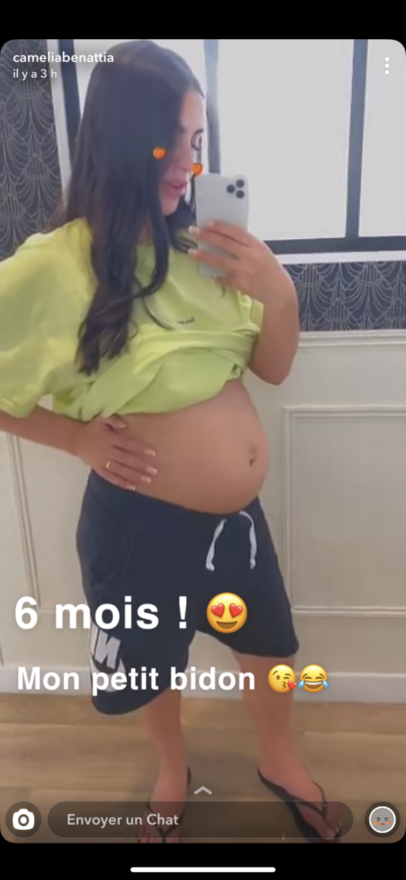 Camélia Benattia, enceinte et à six mois de grossesse, dévoile son ventre - Snapchat, 29 juillet 2020