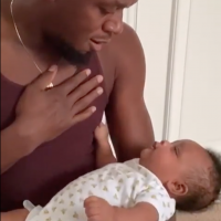 Usain Bolt : Papa comblé, en pleine discussion avec sa fille de 2 mois