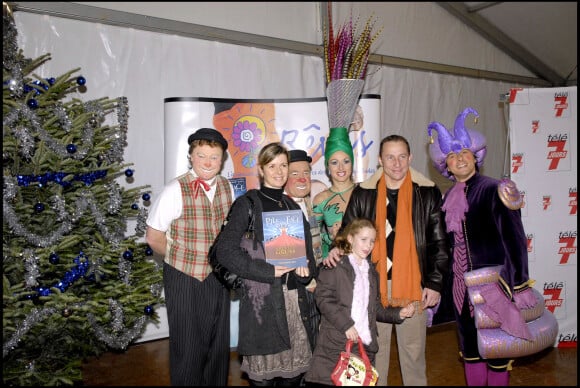 Jean-Pierre Papin et sa femme Florence avec leur fille Laura en novembre 2007 lors d'une soirée de gala au cirque Arlette Gruss au profit de l'association Rêves.