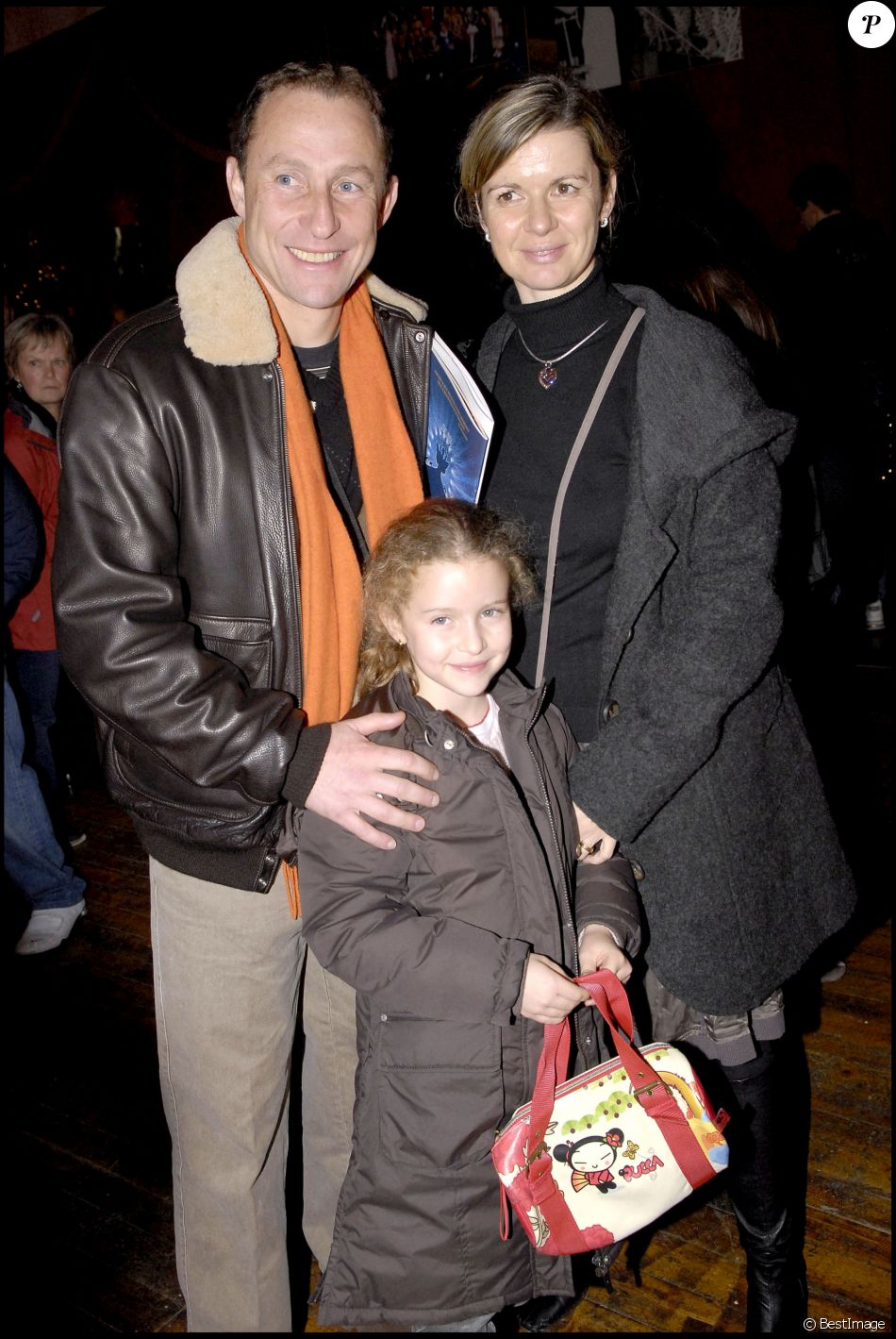  Jean-Pierre Papin et sa femme Florence avec leur fille Laura en novembre 2007 lors d&#039;une soirée de gala au cirque Arlette Gruss au profit de l&#039;association Rêves. 