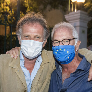 Exclusif - Charles Berling, Bernard Murat présent pour voir François-Xavier Demaison et François Berléand dans la pièce "Par le Bout du Nez" lors du Festival de Ramatuelle, le 2 août 2020. © Cyril Bruneau / Festival de Ramatuelle / Bestimage