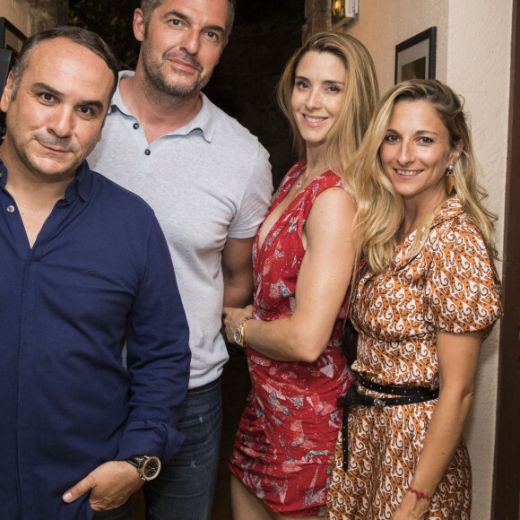 Exclusif - François-Xavier Demaison et sa femme Anaïs Tihay, Arnaud Ducret et sa compagne Claire Francisci en coulisses lors du Festival de Ramatuelle, le 2 août 2020. © Cyril Bruneau / Festival de Ramatuelle / Bestimage