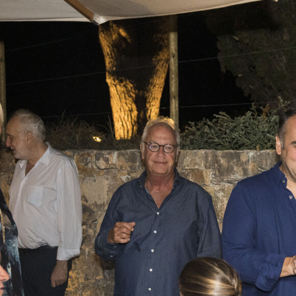 Exclusif - Bernard Murat, François-Xavier Demaison lors d'un diner chez M et Mme Vranken - F.Xavier Demaison et F. Berléand dans la pièce "Par le Bout du Nez" lors du Festival de Ramatuelle, le 2 août 2020. © Cyril Bruneau / Festival de Ramatuelle / Bestimage