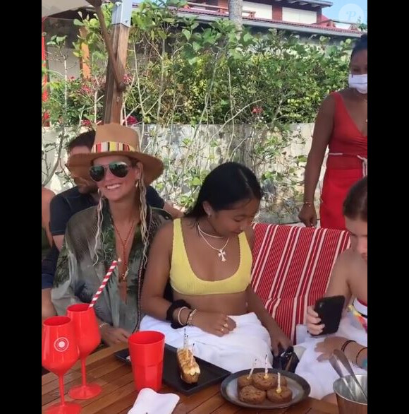 Laeticia Hallyday a fêté les 16 ans de sa fille Jade sur l'île de Saint-Barthélemy le 3 août 2020. Son compagnon Pascal Balland se trouvait à ses côtés.
