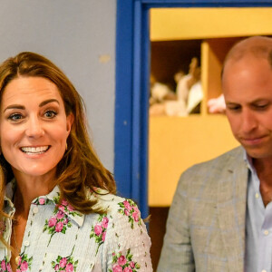 Le prince William et la duchesse Catherine de Cambridge (vêtue d'une robe Emilia Wickstead) visitaient le 5 août 2020 Barry Island, au Pays de Galles.