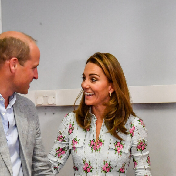 Le prince William et la duchesse Catherine de Cambridge ont fait une partie de Down the Clown pendant leur visite le 5 août 2020 à Barry Island, au Pays de Galles.