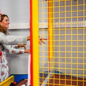 Le prince William et la duchesse Catherine de Cambridge ont fait une partie de Down the Clown pendant leur visite le 5 août 2020 à Barry Island, au Pays de Galles.