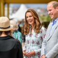 Le prince William et la duchesse Catherine de Cambridge (vêtue d'une robe Emilia Wickstead) visitaient le 5 août 2020 Barry Island, au Pays de Galles.