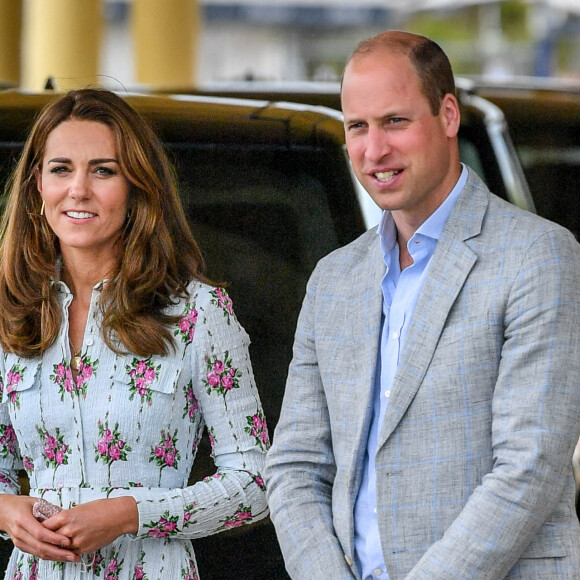 Le prince William et la duchesse Catherine de Cambridge (vêtue d'une robe Emilia Wickstead) visitaient le 5 août 2020 Barry Island, au Pays de Galles.