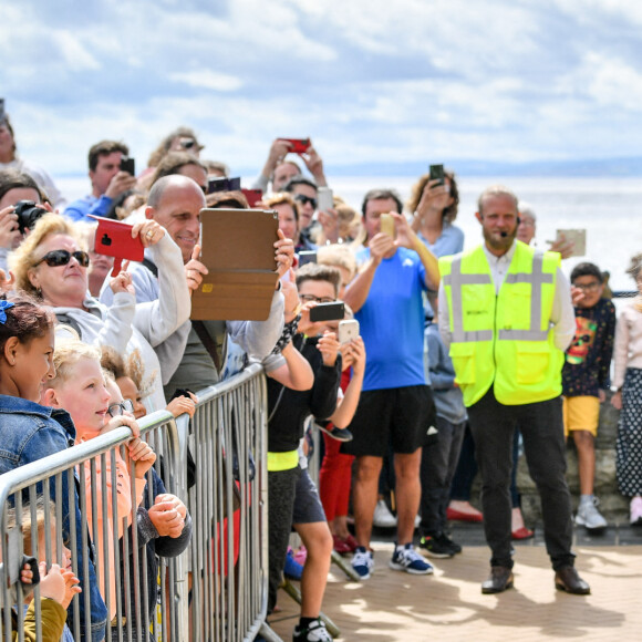 Le prince William et la duchesse Catherine de Cambridge (vêtue d'une robe Emilia Wickstead) visitaient le 5 août 2020 Barry Island, au Pays de Galles.